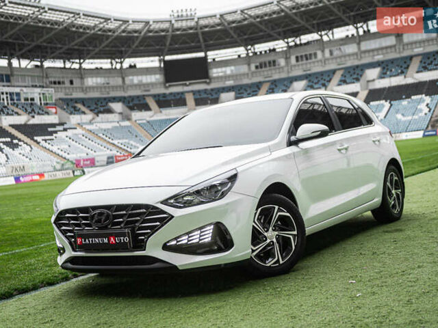 Белый Хендай i30, объемом двигателя 1.5 л и пробегом 74 тыс. км за 18500 $, фото 2 на Automoto.ua