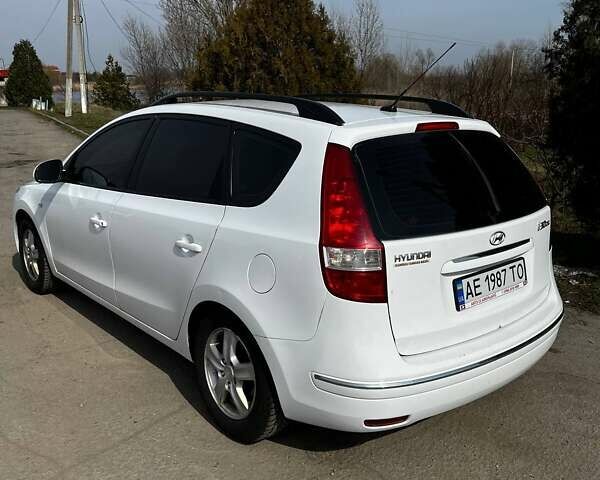 Хендай i30 2008 в Днепре (Днепропетровске) на Automoto.ua Белый Хендай i30, объемом двигателя 1.59 л и пробегом 350 тыс. км за 4999 $, фото 2 на Automoto.ua