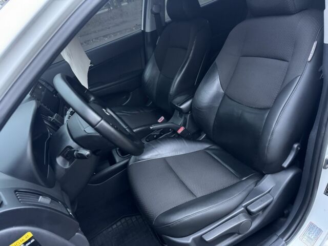 Белый Хендай i30, объемом двигателя 1.6 л и пробегом 194 тыс. км за 5999 $, фото 8 на Automoto.ua