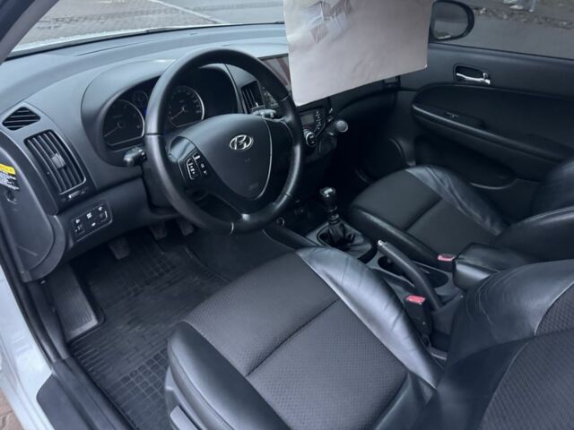 Белый Хендай i30, объемом двигателя 1.6 л и пробегом 194 тыс. км за 5999 $, фото 9 на Automoto.ua