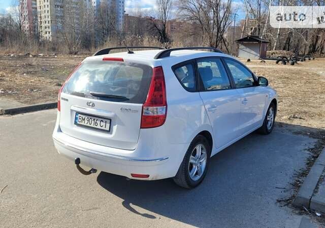 Белый Хендай i30, объемом двигателя 1.6 л и пробегом 195 тыс. км за 6800 $, фото 2 на Automoto.ua