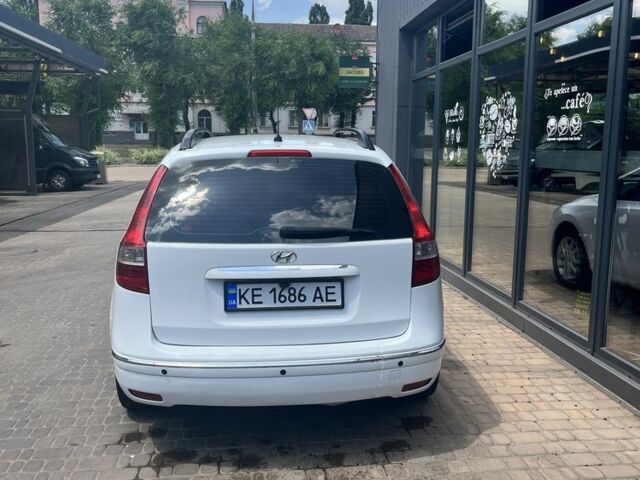 Белый Хендай i30, объемом двигателя 1.6 л и пробегом 310 тыс. км за 4700 $, фото 3 на Automoto.ua