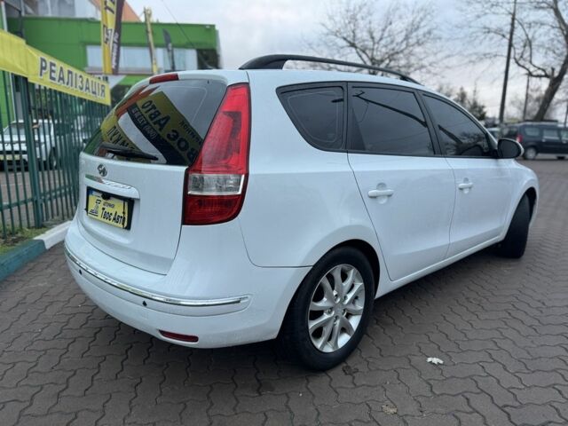 Белый Хендай i30, объемом двигателя 1.6 л и пробегом 194 тыс. км за 5999 $, фото 6 на Automoto.ua