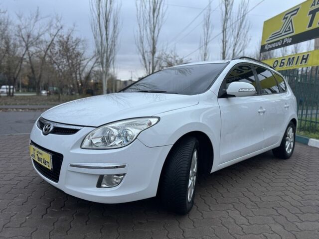 Белый Хендай i30, объемом двигателя 1.6 л и пробегом 194 тыс. км за 5999 $, фото 2 на Automoto.ua