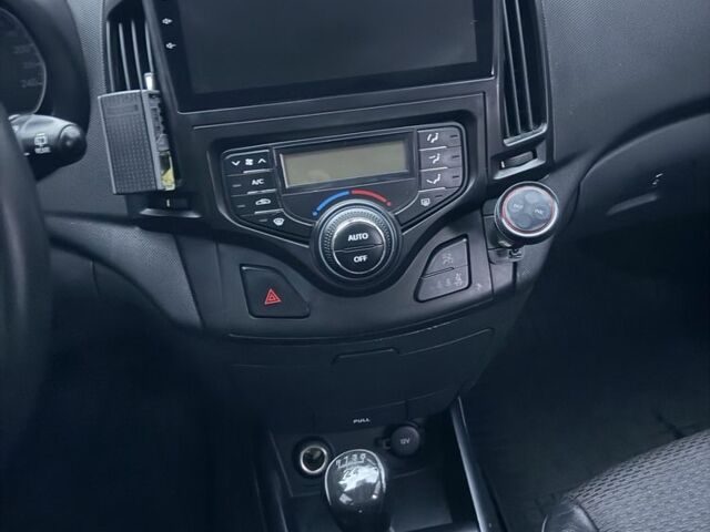 Белый Хендай i30, объемом двигателя 1.6 л и пробегом 194 тыс. км за 5999 $, фото 15 на Automoto.ua