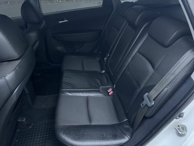 Белый Хендай i30, объемом двигателя 1.6 л и пробегом 194 тыс. км за 5999 $, фото 10 на Automoto.ua