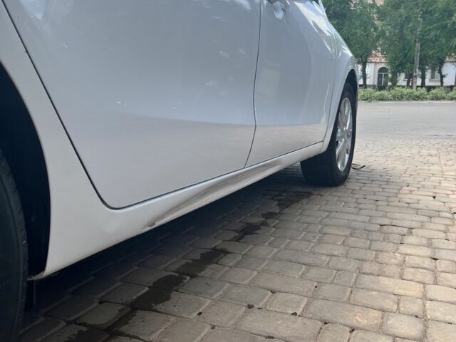 Белый Хендай i30, объемом двигателя 1.6 л и пробегом 310 тыс. км за 4700 $, фото 5 на Automoto.ua