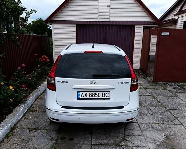 Белый Хендай i30, объемом двигателя 1.6 л и пробегом 155 тыс. км за 6500 $, фото 3 на Automoto.ua