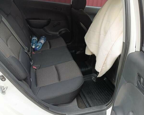 Белый Хендай i30, объемом двигателя 1.6 л и пробегом 155 тыс. км за 6500 $, фото 7 на Automoto.ua