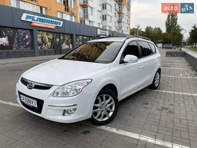 Белый Хендай i30, объемом двигателя 1.59 л и пробегом 253 тыс. км за 7000 $, фото 3 на Automoto.ua