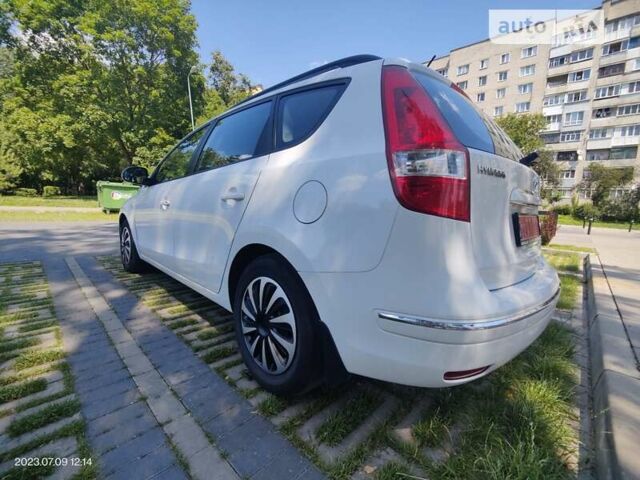 Белый Хендай i30, объемом двигателя 1.6 л и пробегом 180 тыс. км за 7900 $, фото 13 на Automoto.ua