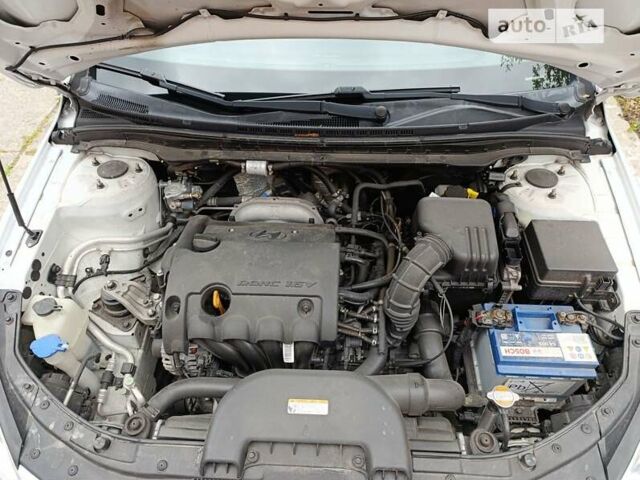 Белый Хендай i30, объемом двигателя 1.6 л и пробегом 155 тыс. км за 6500 $, фото 8 на Automoto.ua