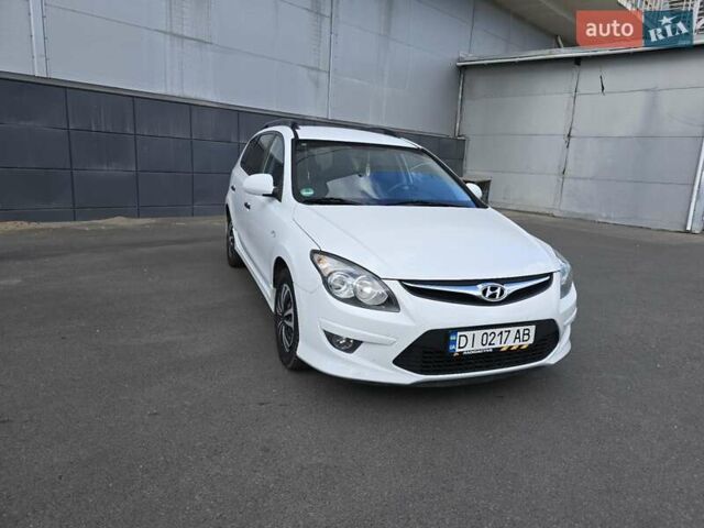 Белый Хендай i30, объемом двигателя 1.6 л и пробегом 270 тыс. км за 5850 $, фото 1 на Automoto.ua
