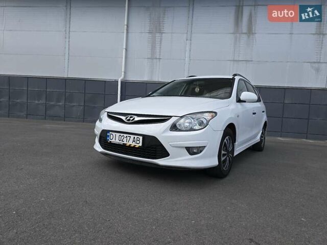 Белый Хендай i30, объемом двигателя 1.6 л и пробегом 270 тыс. км за 5850 $, фото 6 на Automoto.ua
