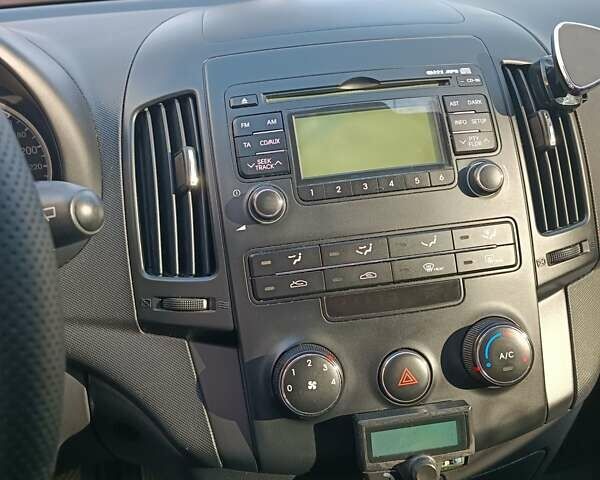 Білий Хендай i30, об'ємом двигуна 1.4 л та пробігом 220 тис. км за 7000 $, фото 5 на Automoto.ua