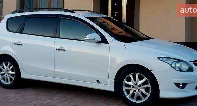 Білий Хендай i30, об'ємом двигуна 1.6 л та пробігом 250 тис. км за 6400 $, фото 1 на Automoto.ua