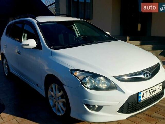 Белый Хендай i30, объемом двигателя 1.4 л и пробегом 250 тыс. км за 6400 $, фото 3 на Automoto.ua