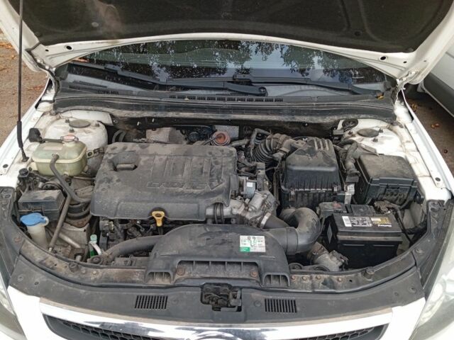 Белый Хендай i30, объемом двигателя 1.6 л и пробегом 330 тыс. км за 3500 $, фото 10 на Automoto.ua