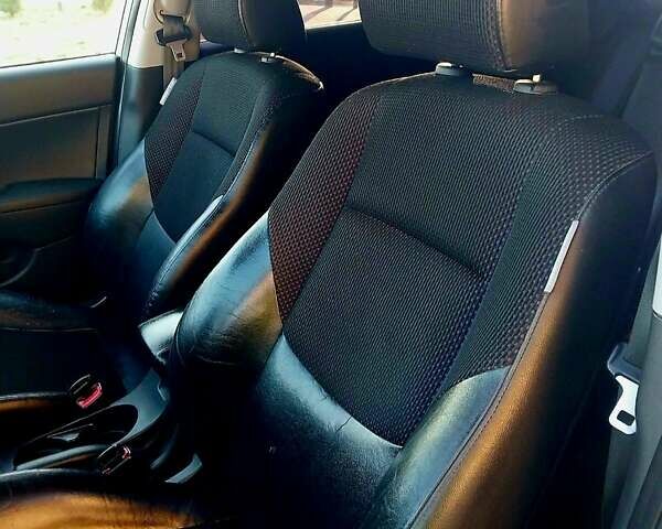 Білий Хендай i30, об'ємом двигуна 1.6 л та пробігом 250 тис. км за 6400 $, фото 4 на Automoto.ua