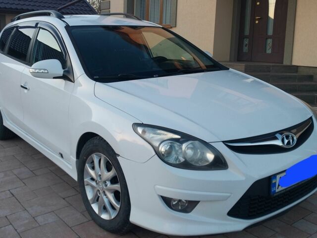 Белый Хендай i30, объемом двигателя 1.4 л и пробегом 250 тыс. км за 6400 $, фото 1 на Automoto.ua