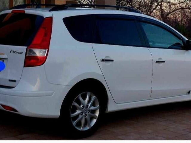 Белый Хендай i30, объемом двигателя 1.6 л и пробегом 250 тыс. км за 6400 $, фото 1 на Automoto.ua