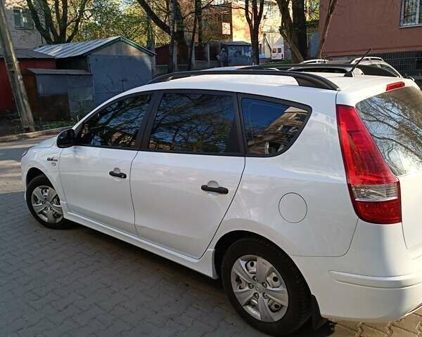 Білий Хендай i30, об'ємом двигуна 1.4 л та пробігом 220 тис. км за 7000 $, фото 12 на Automoto.ua