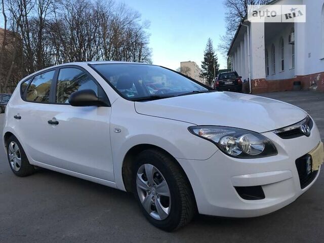 Белый Хендай i30, объемом двигателя 1.4 л и пробегом 193 тыс. км за 6500 $, фото 1 на Automoto.ua