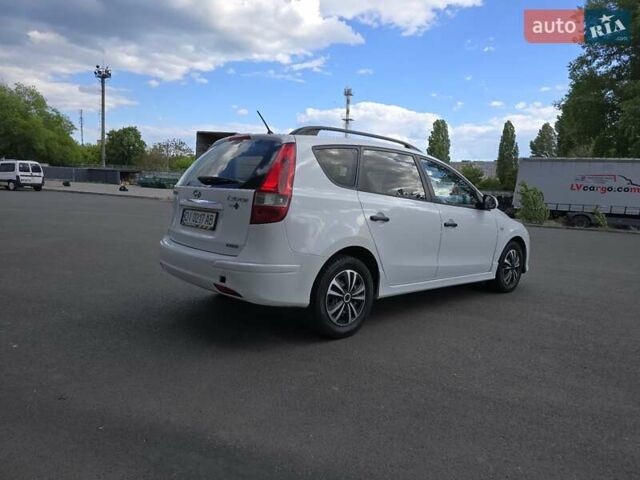 Белый Хендай i30, объемом двигателя 1.6 л и пробегом 270 тыс. км за 5850 $, фото 15 на Automoto.ua