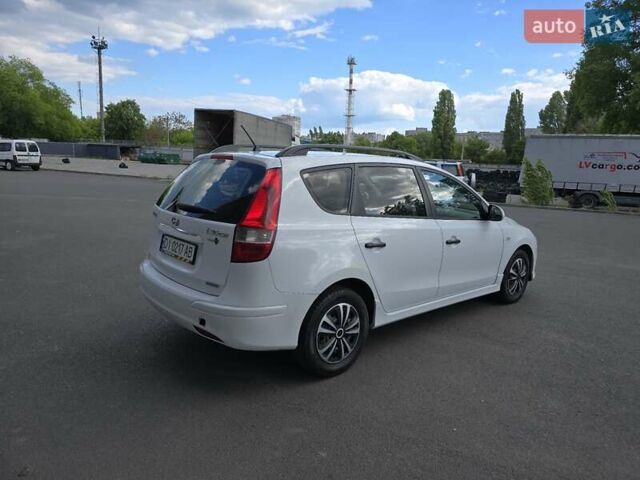 Белый Хендай i30, объемом двигателя 1.6 л и пробегом 270 тыс. км за 5850 $, фото 14 на Automoto.ua