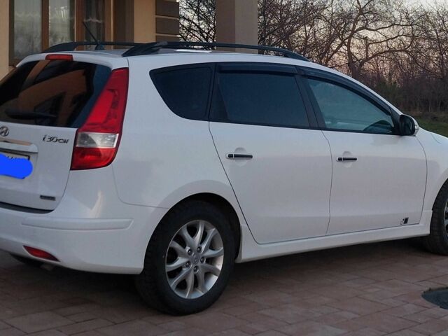 Белый Хендай i30, объемом двигателя 1.4 л и пробегом 250 тыс. км за 6400 $, фото 2 на Automoto.ua