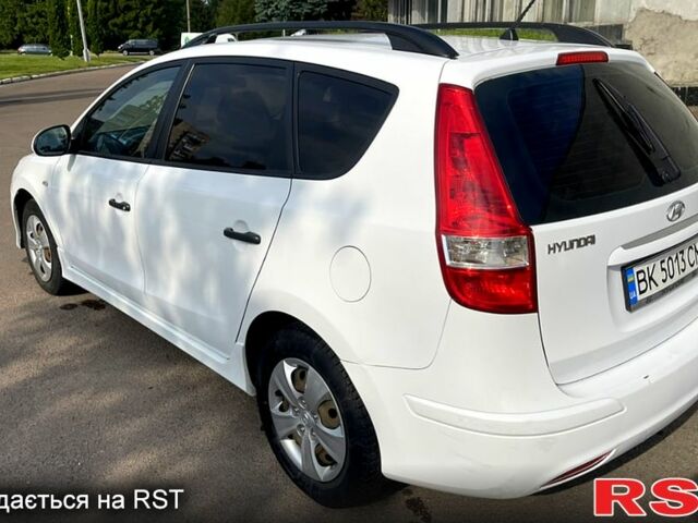 Білий Хендай i30, об'ємом двигуна 1.6 л та пробігом 280 тис. км за 6500 $, фото 2 на Automoto.ua