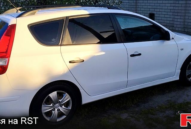 Білий Хендай i30, об'ємом двигуна 1.6 л та пробігом 225 тис. км за 6300 $, фото 1 на Automoto.ua