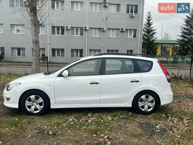 Білий Хендай i30, об'ємом двигуна 1.58 л та пробігом 226 тис. км за 6599 $, фото 2 на Automoto.ua