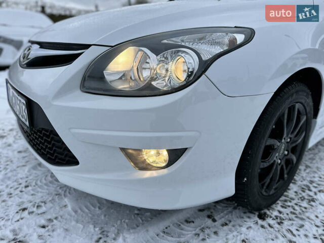 Белый Хендай i30, объемом двигателя 1.6 л и пробегом 182 тыс. км за 7999 $, фото 6 на Automoto.ua