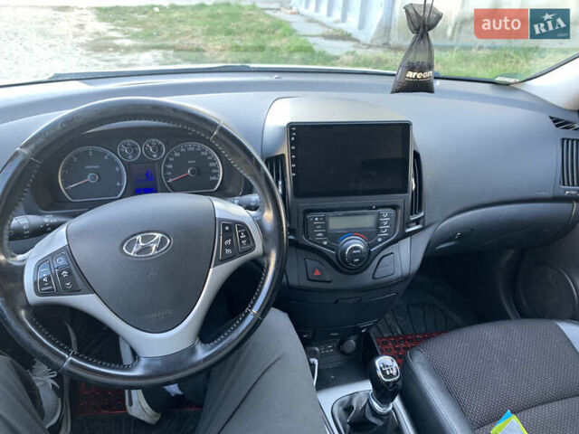 Білий Хендай i30, об'ємом двигуна 1.58 л та пробігом 208 тис. км за 8200 $, фото 11 на Automoto.ua