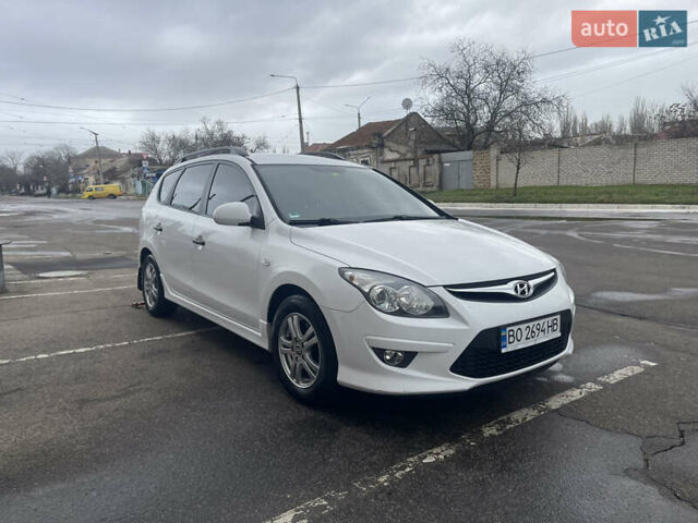 Белый Хендай i30, объемом двигателя 1.6 л и пробегом 246 тыс. км за 6700 $, фото 6 на Automoto.ua