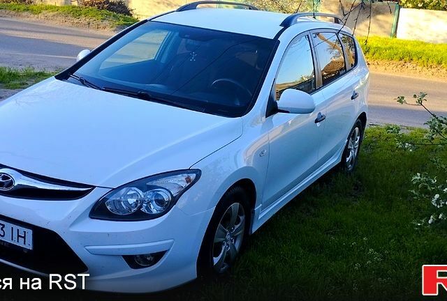 Білий Хендай i30, об'ємом двигуна 1.6 л та пробігом 225 тис. км за 6300 $, фото 3 на Automoto.ua