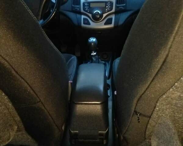 Белый Хендай i30, объемом двигателя 1.58 л и пробегом 231 тыс. км за 6200 $, фото 3 на Automoto.ua