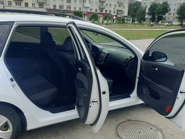 Білий Хендай i30, об'ємом двигуна 0 л та пробігом 202 тис. км за 5800 $, фото 1 на Automoto.ua