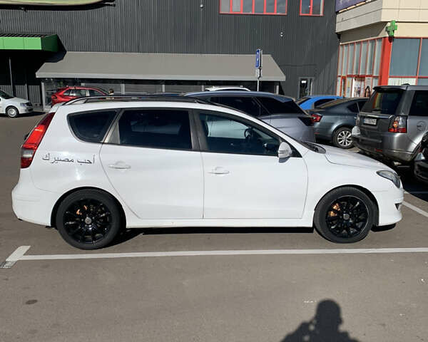 Білий Хендай i30, об'ємом двигуна 1.58 л та пробігом 208 тис. км за 8200 $, фото 3 на Automoto.ua