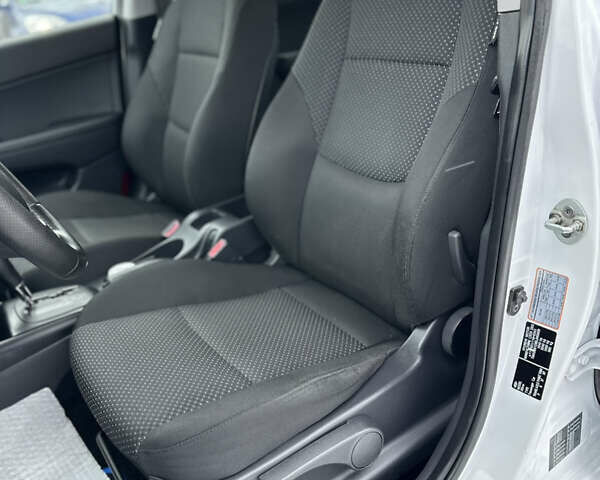 Белый Хендай i30, объемом двигателя 1.6 л и пробегом 182 тыс. км за 7999 $, фото 9 на Automoto.ua