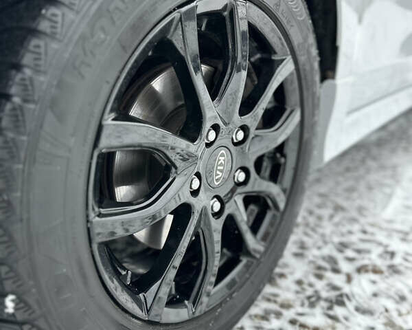 Белый Хендай i30, объемом двигателя 1.6 л и пробегом 182 тыс. км за 7999 $, фото 7 на Automoto.ua