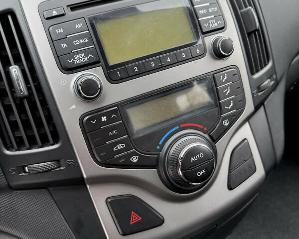 Белый Хендай i30, объемом двигателя 1.6 л и пробегом 217 тыс. км за 7900 $, фото 12 на Automoto.ua