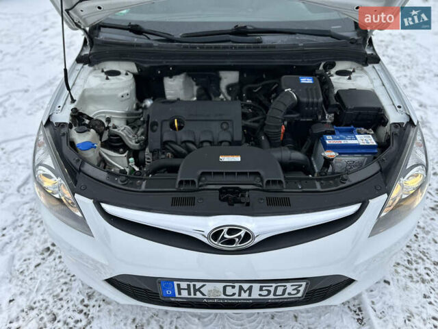 Белый Хендай i30, объемом двигателя 1.6 л и пробегом 182 тыс. км за 7999 $, фото 23 на Automoto.ua
