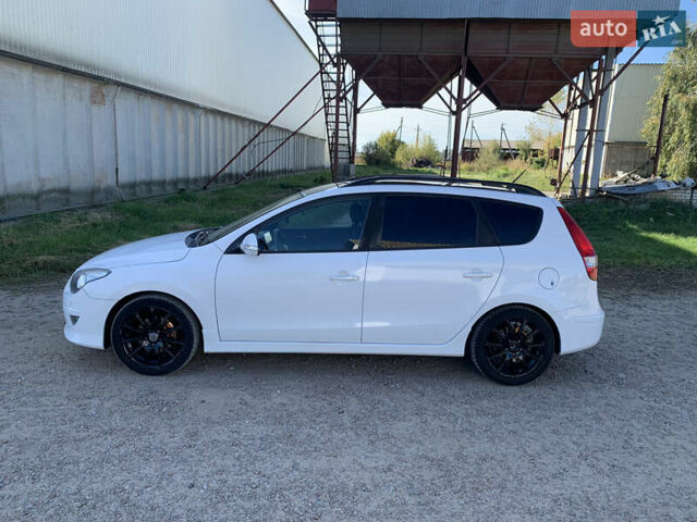 Білий Хендай i30, об'ємом двигуна 1.58 л та пробігом 208 тис. км за 8200 $, фото 4 на Automoto.ua