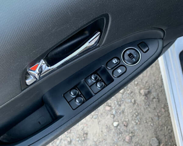 Білий Хендай i30, об'ємом двигуна 1.58 л та пробігом 208 тис. км за 8200 $, фото 9 на Automoto.ua