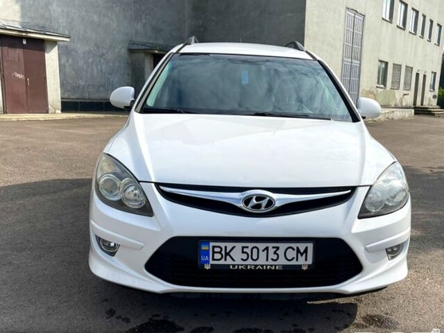 Білий Хендай i30, об'ємом двигуна 1.6 л та пробігом 280 тис. км за 6500 $, фото 7 на Automoto.ua