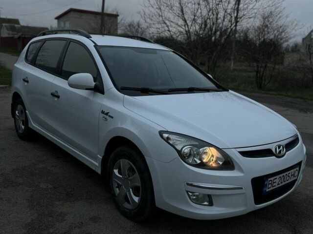 Білий Хендай i30, об'ємом двигуна 1.6 л та пробігом 300 тис. км за 6000 $, фото 1 на Automoto.ua