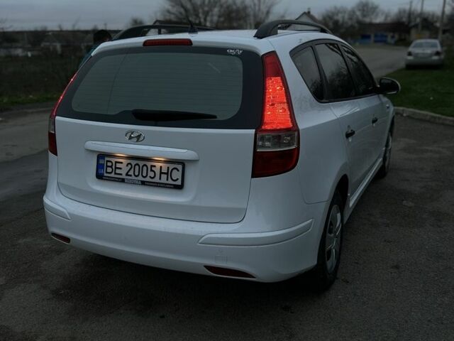 Білий Хендай i30, об'ємом двигуна 1.6 л та пробігом 300 тис. км за 6000 $, фото 2 на Automoto.ua