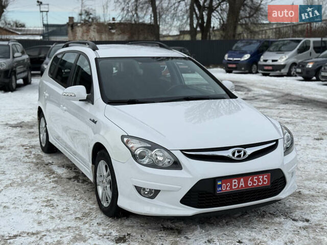 Белый Хендай i30, объемом двигателя 1.6 л и пробегом 217 тыс. км за 7900 $, фото 4 на Automoto.ua